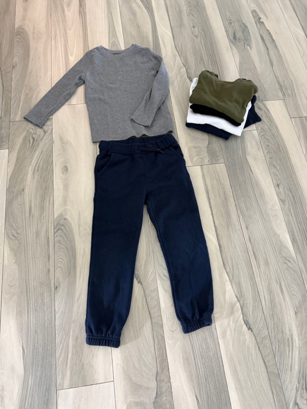 Old Navy Kids 5T bundle! Navy Sweatpants and 5 long sleeve thermal shirts.